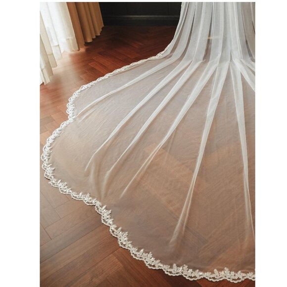 WEDDING Sequin Petal Shape Wedding Bridal Veil With Metal Comb IVORY - Picture 5 of 10